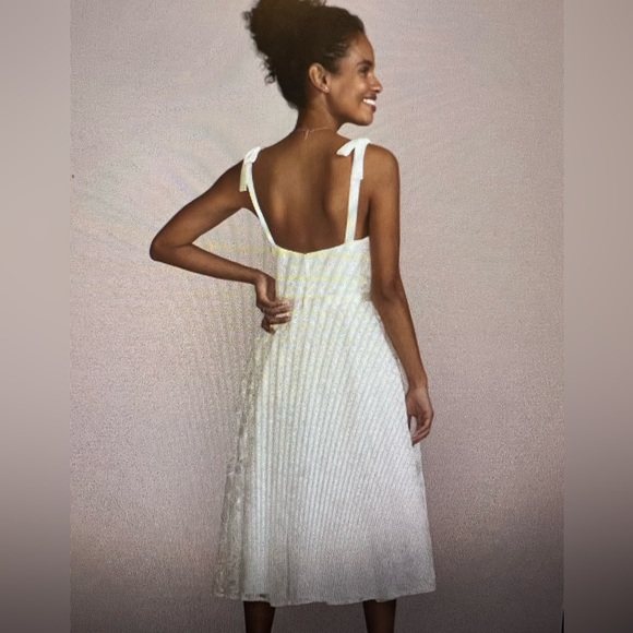 Floral lace midi plus dress with silk tie straps - Picture 2 of 8